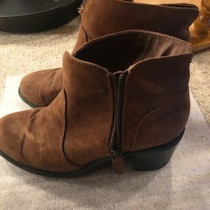 Women’s ankle boots size 8